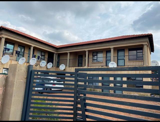 12 BEDROOM HOUSE FOR SALE IN LEACHVILLE EXT 3
